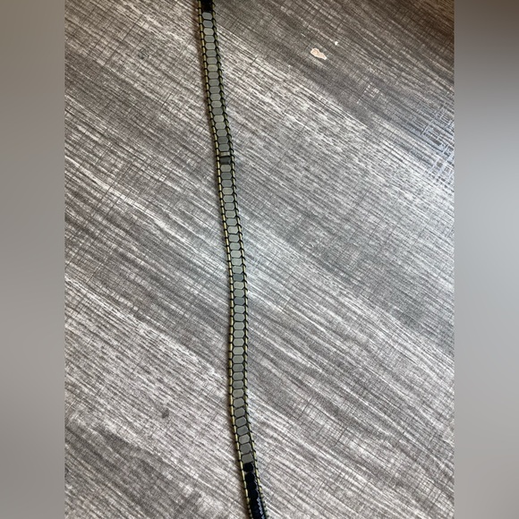 Black and Gold Wearable Tech Bracelet - Picture 9 of 10